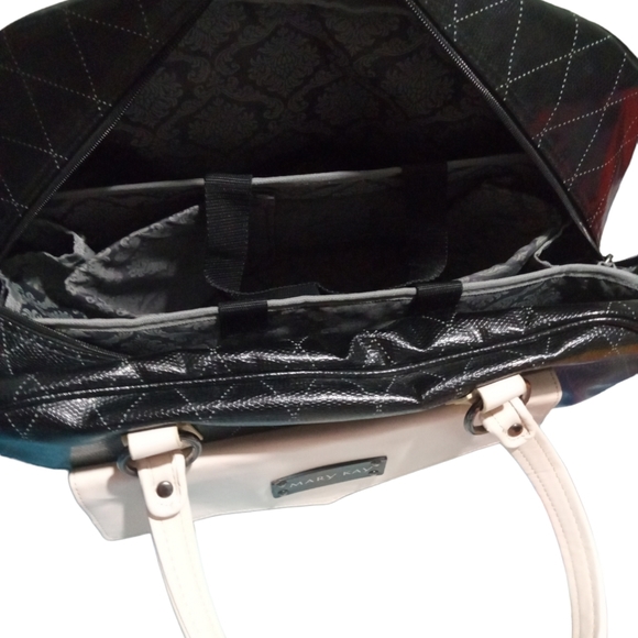 Mary Kay consultant Tote  New very great shape -.NWOT. 14" tall 21 " across X5" - Picture 9 of 12